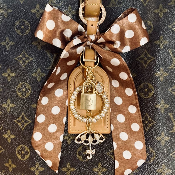 Louis Vuitton Tag and LOCK (201) “ Singing in the Rain” - Picture 3 of 15